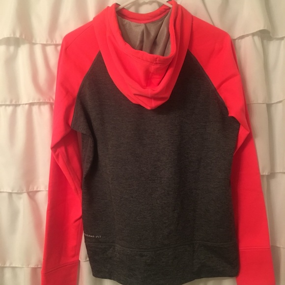 Women’s Nike Pullover Sweatshirt - Picture 3 of 4